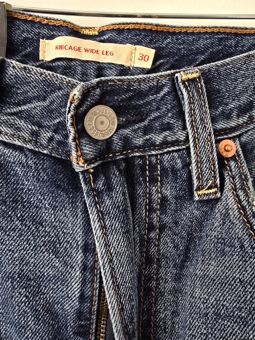 Levi's Ribcage Wide Leg Jeans Medium Wash Size 30 NWT - Picture 7 of 7